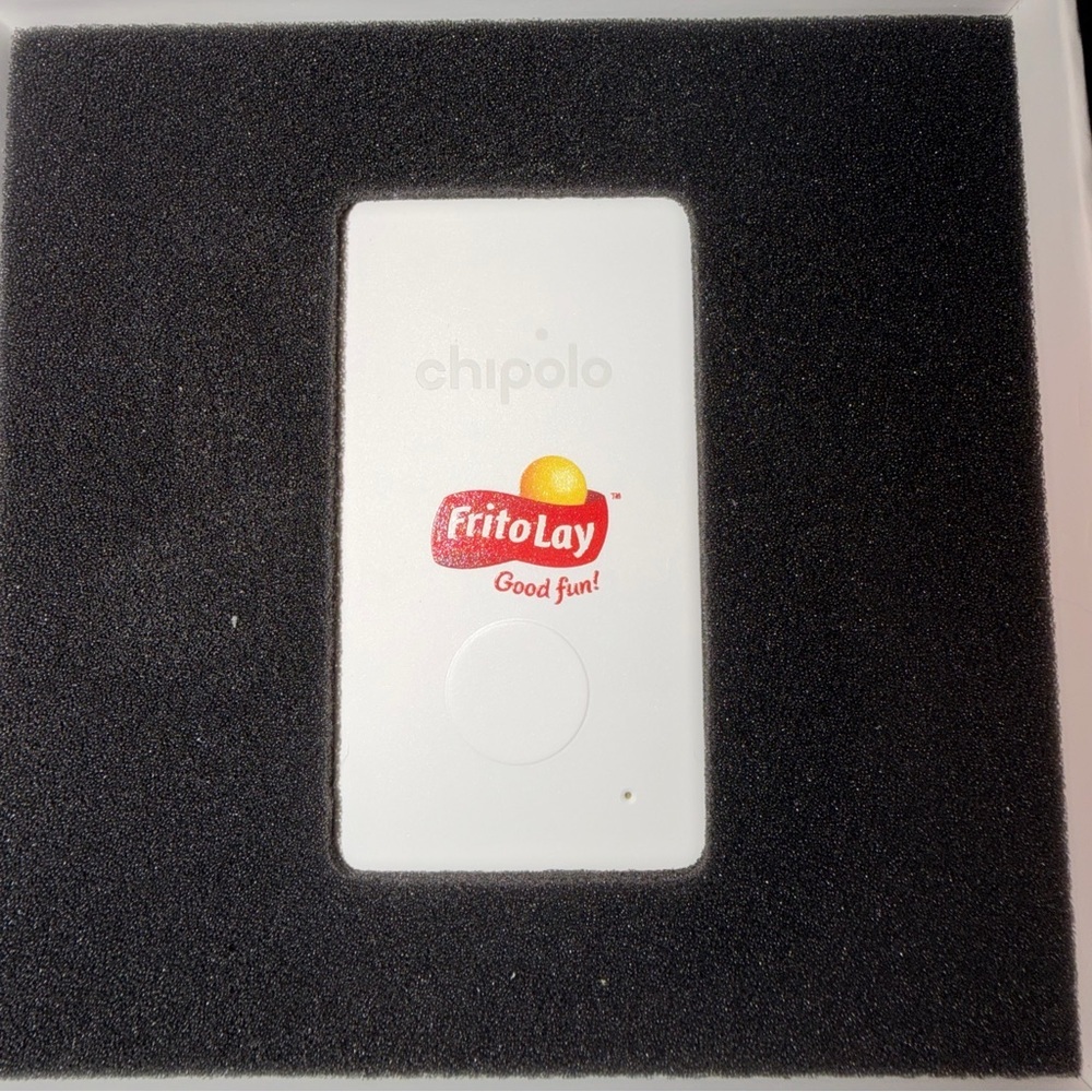 Chipolo Bluetooth Item Finder Thin Water-Resistant 1yr Battery for Wallet/Phone - Picture 4 of 4
